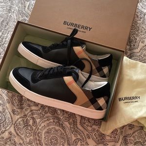 Mens Burberry lowtop sneaker
